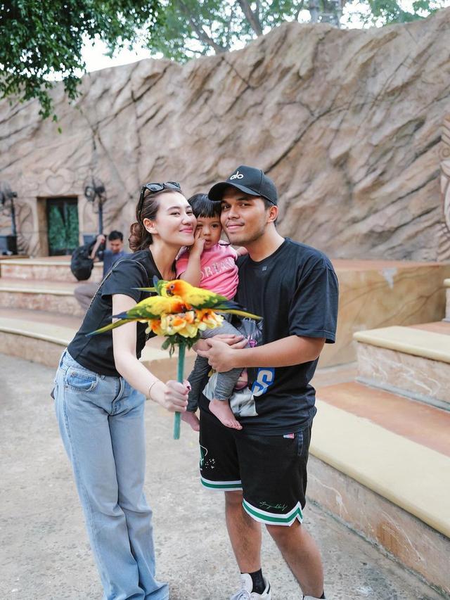 7 Momen Thariq dan Aaliyah Massaid Ajak Ameena dan Azura Tamasya, Simulasi Jadi Orang Tua