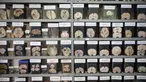 Koleksi otak manusia yang diawetkan di Museum Neuropatologi, di Rumah Sakit Santo Toribio de Mogrovejo, Lima, Peru (16/11). RS ini menyimpan sekitar 290 otak manusia yang dapat dilihat langsung sebagai bahan pembelajaran. (AFP Photo/Ernesto Benavides)