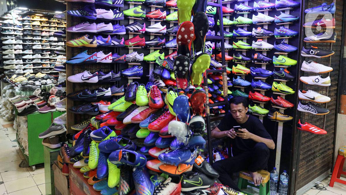 Pabrik Sepatu di Tangerang Hengkang, BPS Catat Inflasi Alas Kaki Naik 0,62%