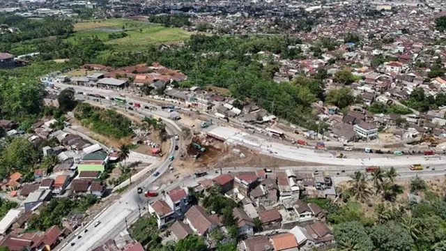 Kementerian Pekerjaan Umum (PU) tengah menyelesaikan pembangunan Flyover Canguk di Magelang, Jawa Tengah. (Dok Kementerian PU)
