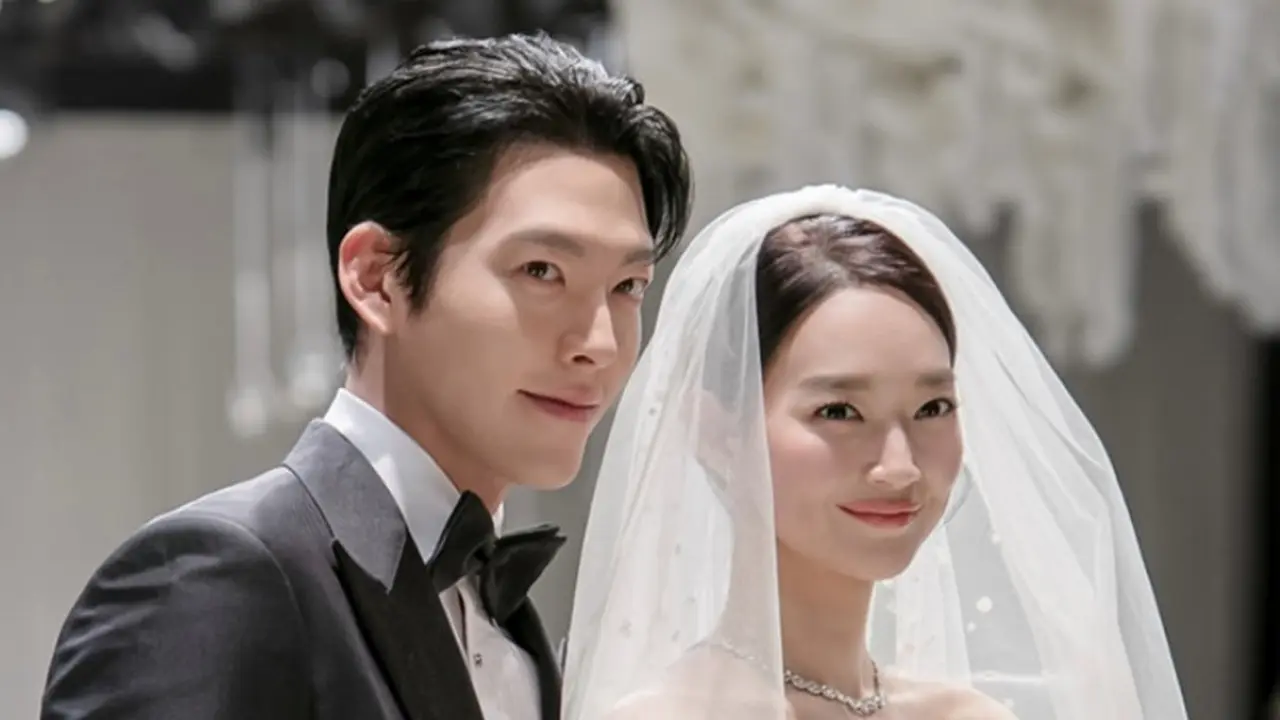 Shin Min Ah saat menikah dengan Kim Woo Bin. [@ament_official]