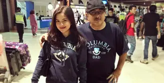 Bagi siapapun, kehilangan orang terkasih adalah hal yang sangat menyedihkan dan sulit terobati. Hal ini dirasakan oleh Tasya Kamila, yang kehilangan sang ayah setahun lalu pada 24 Maret 2017. (Instagram/tasyakamila)