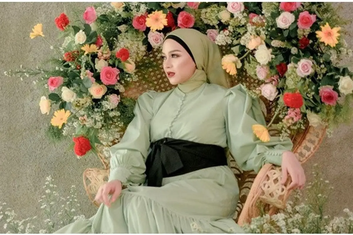 Jelang Melahirkan Anak Ketiga, Ini 6 Potret Maternity Shoot Nina Zatulini