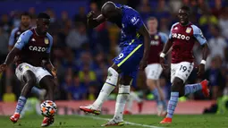 Torehan bracenya di laga ini pada menit ke-15 dan 90+3, membuat Lukaku terus pamer ketajaman sejak comeback ke Chelsea. (Foto: AFP/Adrian Dennis)