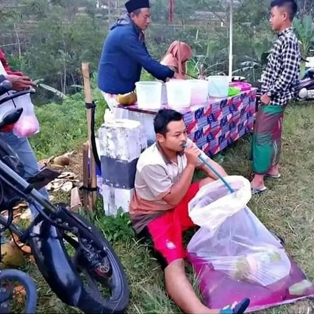 7 Cara Unik Makan dan Minum Ini Bikin Tepuk Jidat