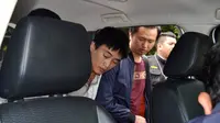 Dua orang tenaga kerja asing asal Korea Selatan diciduk aparat DInas Tenaga Kerja dan Transmigrasi Bengkulu karena diduga melanggar izin kerja (Liputan6.com/Yuliardi Hardjo) 