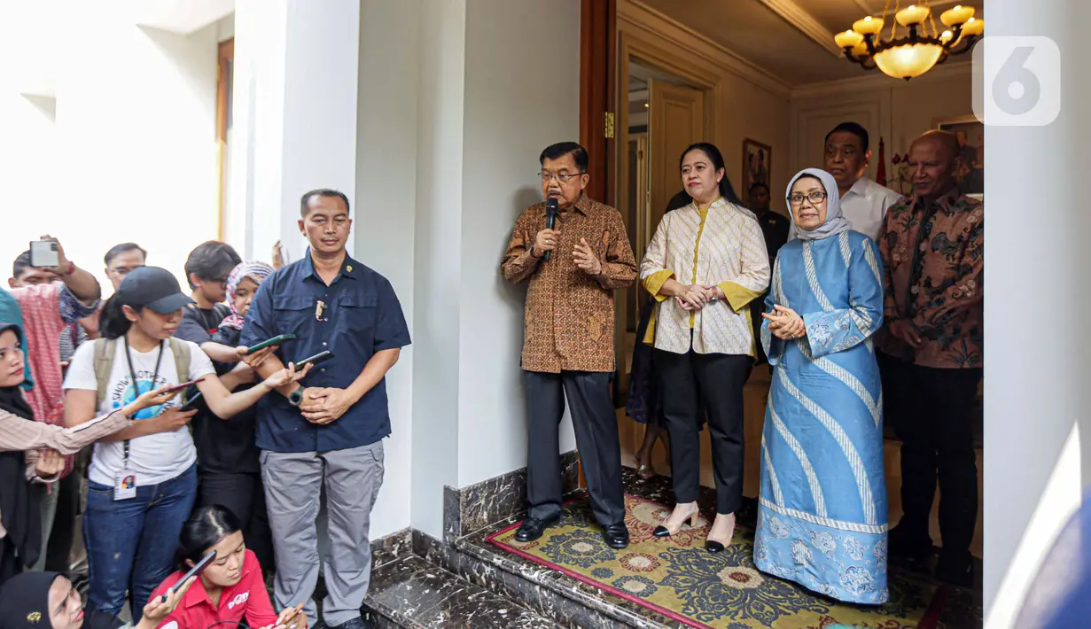 Sementara menurut Jusuf Kalla, pertemuannya dengan Puan Maharani turut membahas soal Pilpres 2024. (Liputan6.com/Faizal Fanani)