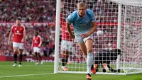 Erling Haaland dari Manchester City melakukan selebrasi setelah mencetak gol pertama timnya dalam pertandingan Liga Inggris melawan Manchester United di Manchester, Inggris, Minggu, 13 September 2026. (Peter Byrne/PA via AP)