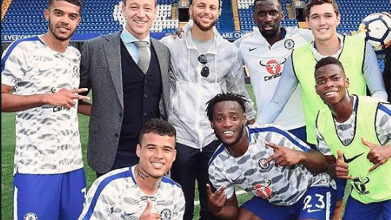 Bintang NBA Stephen Curry Tonton Derby London