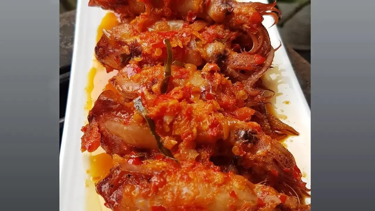 Tanpa Jeruk Nipis, Ini Cara Masak Cumi Balado yang Awet dan Tidak Bau