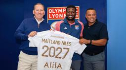 Setelah membela Arsenal selama 8 musim, Ainsley Maitland-Niles hijrah ke Liga Prancis untuk bergabung dengan Olympique Lyon yang mengontraknya selama 4 tahun hingga 30 Juni 2027. Ia didatangkan Olympique Lyon dengan status bebas transfer. (OL.fr)