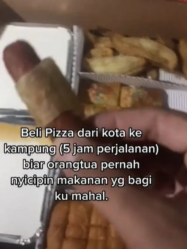 Demi Bawakan Pizza untuk Ibunya, Pria Ini Rela Menempuh Perjalanan 5 Jam