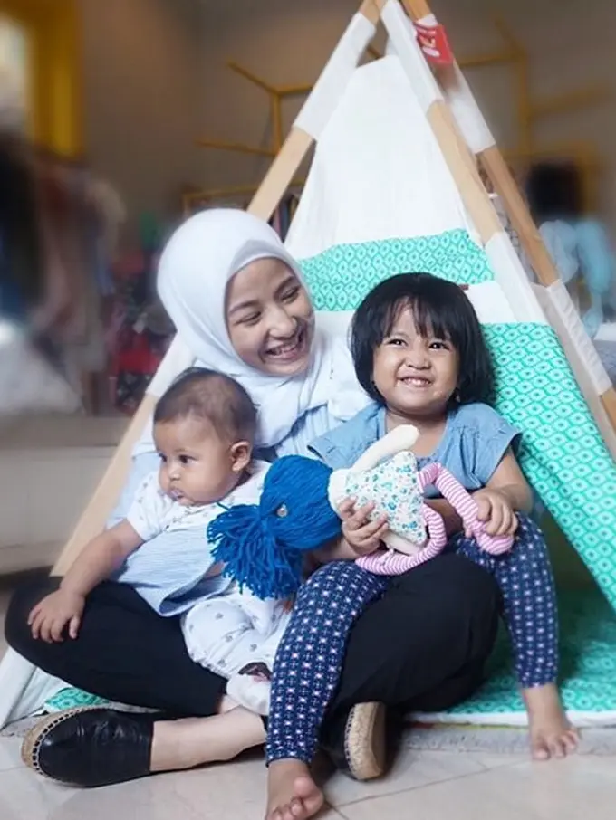 [Bintang] Natasha Rizki dan Desta