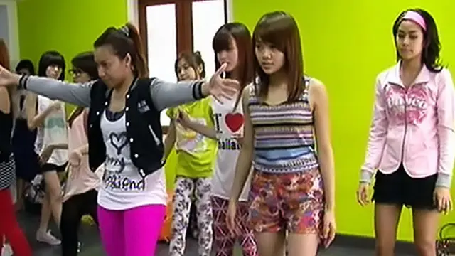 CherryBelle Kembali Berlatih Koreografi