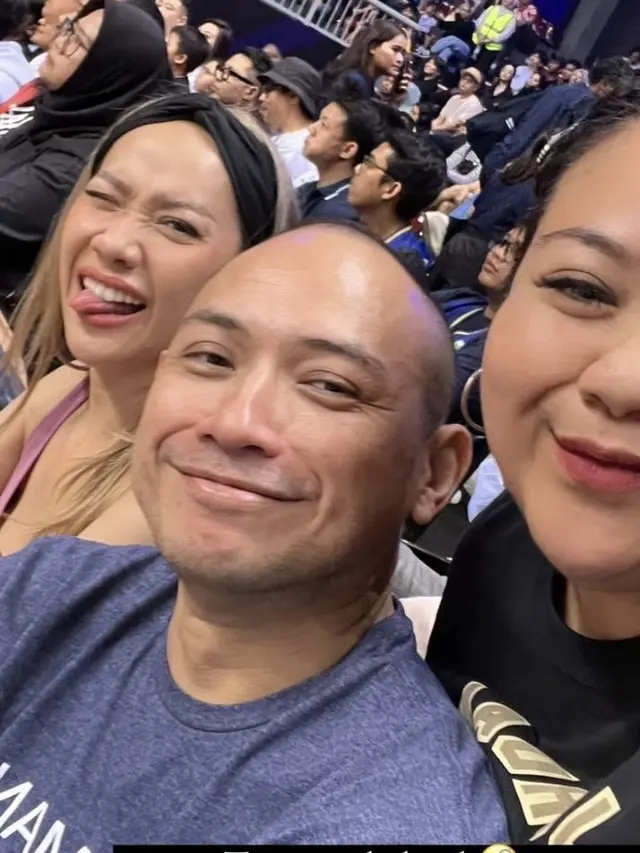 Bunga Citra Lestari saat nonton pertandingan basket.