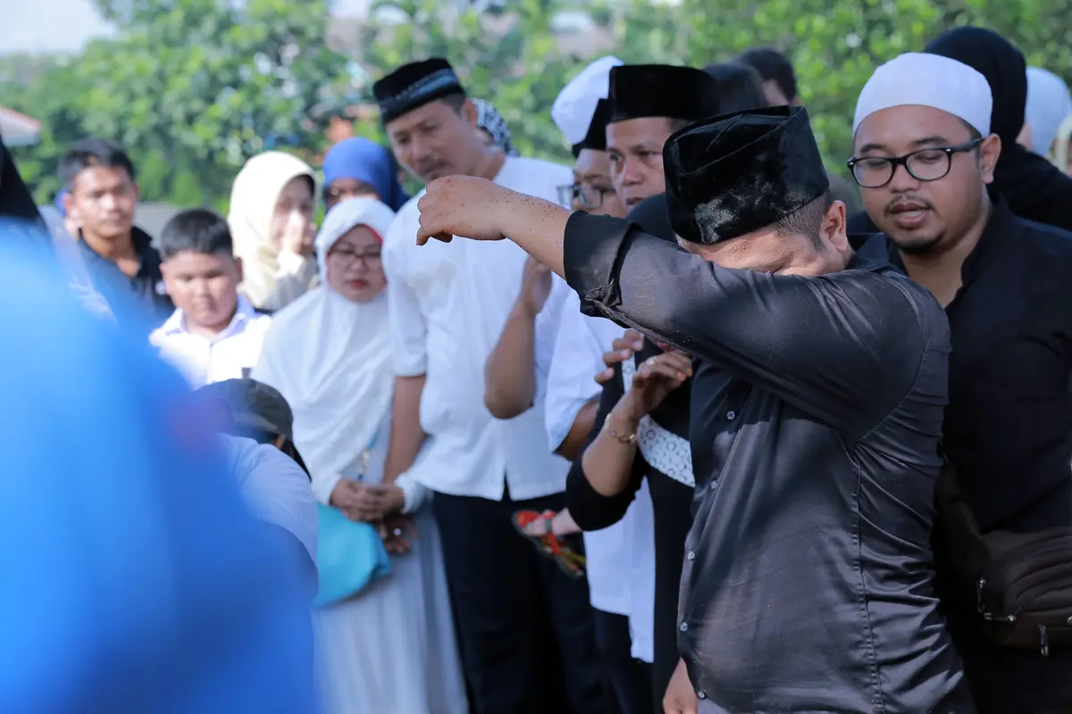 Pemakaman Ayah Narji Cagur