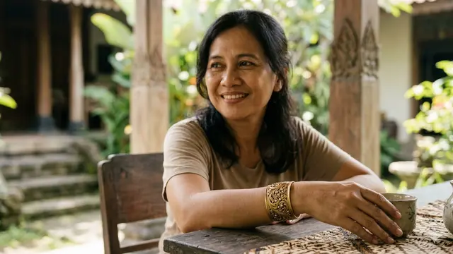 Gelang Emas Ukir Elegan