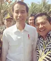 Anang Hermansyah dan Ashanty, berkesempatan hadir di acara Jember Fashion Carnaval 2017 yang berlangsung pada 9-13 Agustus 2017 kemarin. Kehadirannya sungguh menyenangkan, pasalnya mereka bertemu dengan Presiden Joko Widodo.  (Instagram/Ashanty_ash)