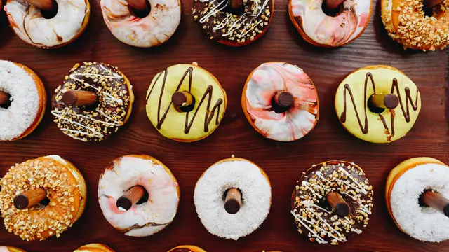 Ilustrasi Donat/Photo by Anastasiia Chepinska on Unsplash