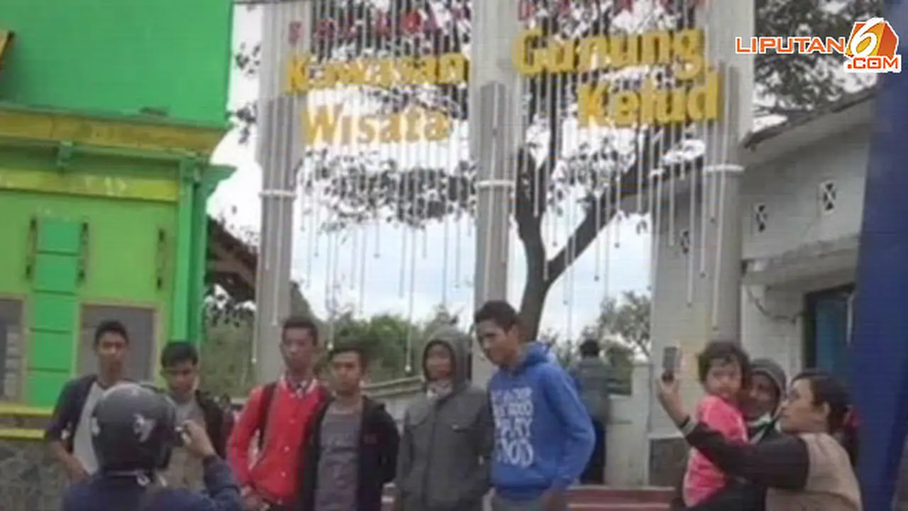 kelud-wisatawan-140223c.jpg