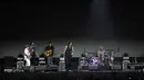 Grup band legendaris asal Yogyakarta, Sheila On 7 saat tampil pada hari kedua gelaran KapanLagi Buka Bareng (KLBB) Festival 2026 di Stadion Madya, Kompleks Gelora Bung Karno, Senayan, Jakarta, Minggu 1 Maret 2026. (Kapanlagi.com/Budy Santoso)