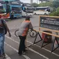 Terminal Bus Kampung Rambutan hingga kini masih belum ramai pemudik yang ingin pulang ke kampung halamannya masing-masing, pada mudik lebaran 2024. (Foto: Merdeka.com/Nur Habibie).