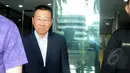 Tony Kwok berjalan usai menadatangi Komisi Pemberantasan Korupsi (KPK), Jakarta, Jumat (13/2/2015). Kedatangan Tony Kwok untuk berdiskusi dengan pimpinan KPK terkait teror yang diterima staf dan penyidik. (Liputan6.com/Faizal Fanani)