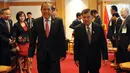 Wapres RI Jusuf Kalla menerima kunjungan kehormatan Deputi Perdana Menteri Vietnam Truong Hoa Binh disela-sela Konferensi Internasional ke-24 Tentang Masa Depan Asia di Tokyo, Jepang, Selasa (12/6). (Liputan6.com/HO/Media Wapres)