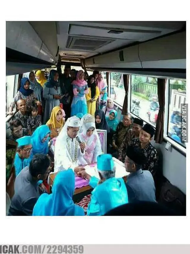 10 Potret Desain Pelaminan Nyeleneh Ini Bikin Tamu Geleng Kepala