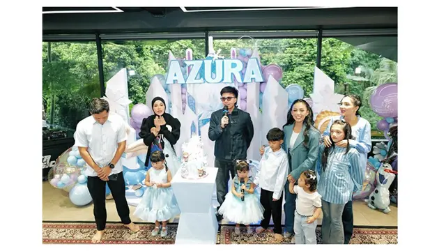 6 Gaya Kasual Ashanty dan Krisdayanti di Ultah ke-2 Azura, Tampil Simpel tapi Elegan