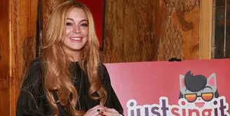 Bukan hal yang baru ketika Lindsay Lohan hadir dengan kabar yang menandakan dirinya sebagai seorang mualaf. Sempat muncul pemberitaan Lindsay sedang difoto sambil membawa Al-Quran pada beberapa waktu silam. (AFP/Bintang.com)