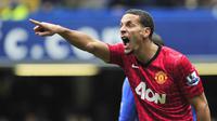 Rio Ferdinand saat berkostum Manchester United pada ajang Piala FA (1/4/2013). Saat ini Rio beralih profesi menjadi seorang petinju pro. (AFP/Glyn Kirk)