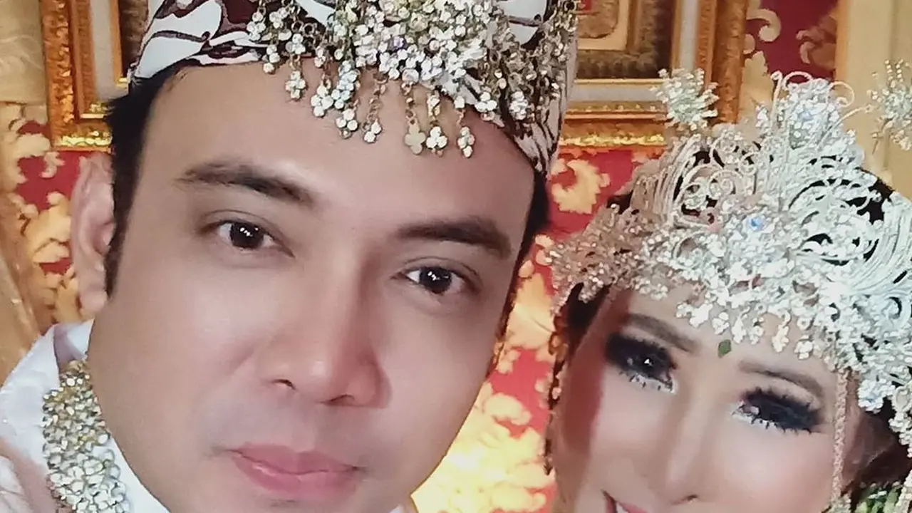 Lepas Status Duda, Ini 6 Potret Pernikahan Sandy Tumiwa dan Henny Mona
