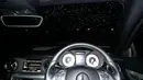 Tidak hanya itu, Kiesha juga membagikan potret interior mobil barunya yang elegan dengan dominasi warna hitam yang mengesankan. Melalui unggahan tersebut, Kiesha turut memperlihatkan betapa berharganya hadiah tersebut baginya.  (Liputan6.com/IG/@kiesha.alvaro)