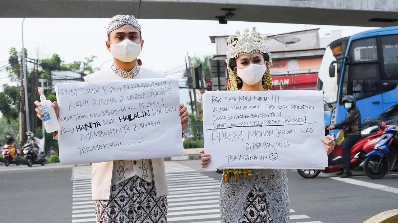 5 Potret Prewedding Lutfi Agizal dan Nadya Indry Pakai Baju Adat di Jalan Raya, Curi Perhatian