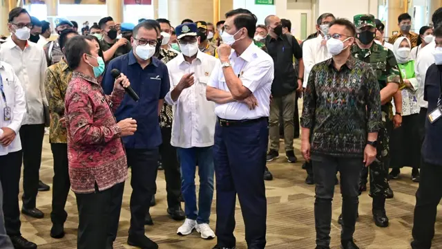Menteri perhubungan Budi Karya Sumadi usai mengikuti Rapat Koordinasi kesiapan Presidensi Indonesia di KTT G-20, yang dipimpin Menteri Koordinator Bidang Maritim dan Investasi Luhut Binsar Pandjaitan, di Bali.