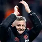 Selebrasi manajer sementara Manchester United (MU) Ole Gunnar Solskjaer saat timnya mengalahkan Huddersfield dalam Premier League di Old Trafford, Manchester, Inggris, Rabu (26/12). Paul Pogba menyumbang dua gol. (Martin Rickett/PA via AP)