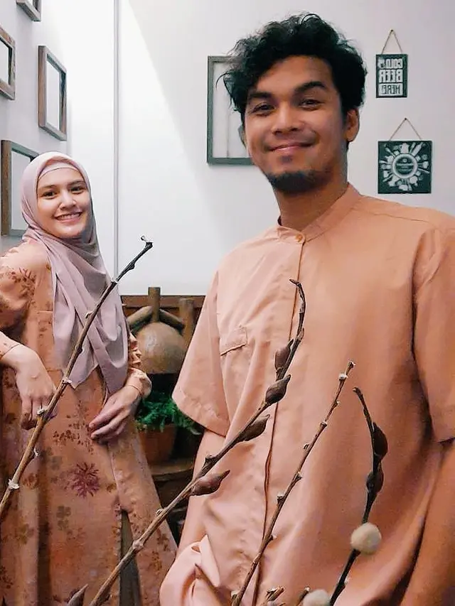 Jarang Tersorot, Ini 6 Potret Mario Irwinsyah dan Istri yang Kini Hamil Anak Keempat