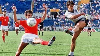 5. Gary Lineker, striker Inggris ini pernah merasakan tangan dingin Johan Cruyff saat di Barcelona pada musim 88/89. Namun hanya satu musim kebersamaan mereka karena Lineker  akhinya memutuskan untuk hijrah ke Tottenham. (AFP/Staff)