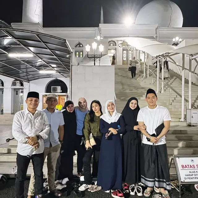 6 Potret Ifan Seventeen dan Citra Monica Itikaf di 10 Terakhir Ramadan