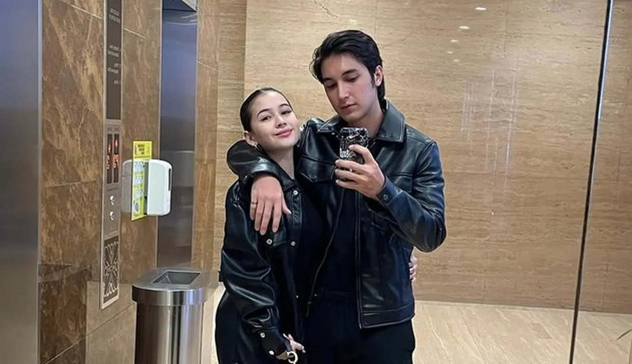 <p>Gaya pacaran mereka yang dinilai terlalu mesra malah menjadi menuai sindiran dari ibu Sandrinna. Sang ibu menyebut jika putrinya telah dipengaruhi oleh Junior Roberts. [Foto: instagram.com/sandrinna_11]</p>