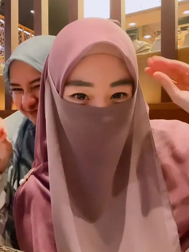 5 Potret Kedekatan Nadzira Shafa Istri Mendiang Ameer Azzikra dan Larissa Chou, Kompak
