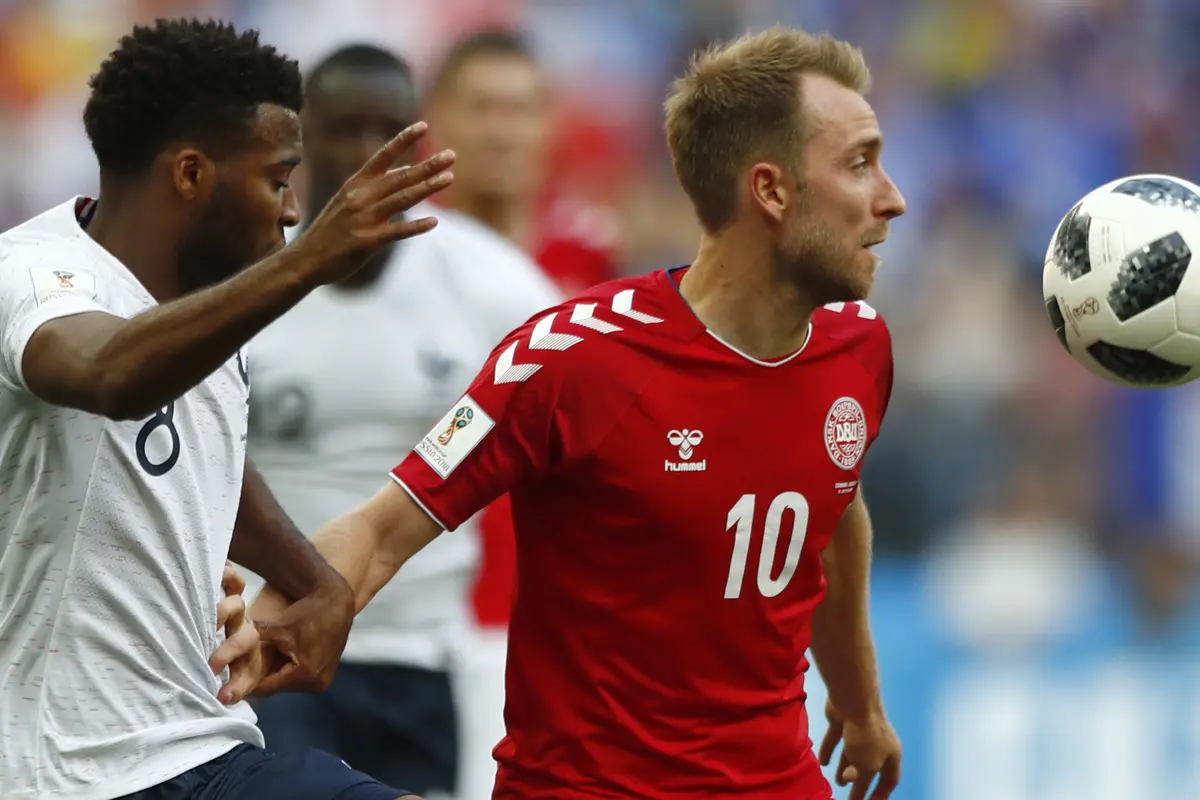 FOTO: Denmark Dampingi Prancis Lolos ke Babak 16 Besar