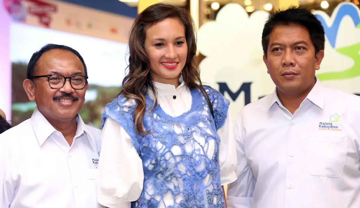 Menurut Nadine, beberapa daerah di Jawa Timur memiliki tempat wisata yang layak untuk dikunjungi. Di antaranya adalah pegunungan, air terjun (coban), sumber mata air, dan pantai yang memiliki potensi wisata. (Nurwahyunan/Bintang.com)