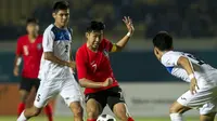 Son Heung-min saat duel kontra Kirgizstan di Stadion Si Jalak Harupat, Soreang, Bandung, pada laga terakhir penyisihan Grup E Asian Games 2018, Senin 920/8/2018). (Bola.com/Dok. INASGOC)