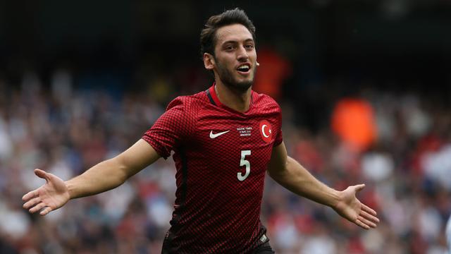 Kabar Transfer, Leverkusen, Hakan Calhanoglu
