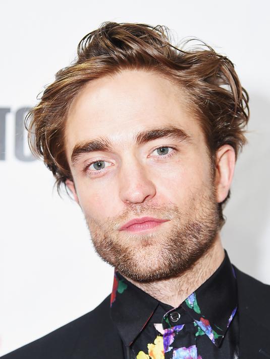 Aktor Robert Pattinson saat menghadiri Toronto International Film Festival 2018 Kanada, 9 September 2018. Pattinson masuk daftar 100 pria tertampan di dunia bersaing dengan pebulu tangkis Indonesia, Jonatan Christie. (Michael Loccisano/Getty Images/AFP)