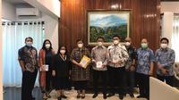 Sejumlah pengurus Ikatan Alumni Universitas Indonesia (ILUNI UI) mengunjungi MPR RI. (Tim Dokumentasi ILUNI UI)