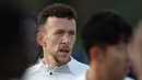 Gelandang Tottenham Hotspur, Ivan Perisic menghadiri sesi latihan tim di Tottenham Hotspur Football Club Training Ground di London utara pada 31 Oktober 2022. Marseille maupun Tottenham pasti sadar, terpeleset di laga terakhir ini akibatnya bisa sangat fatal. (AFP/Adrian Dennis)