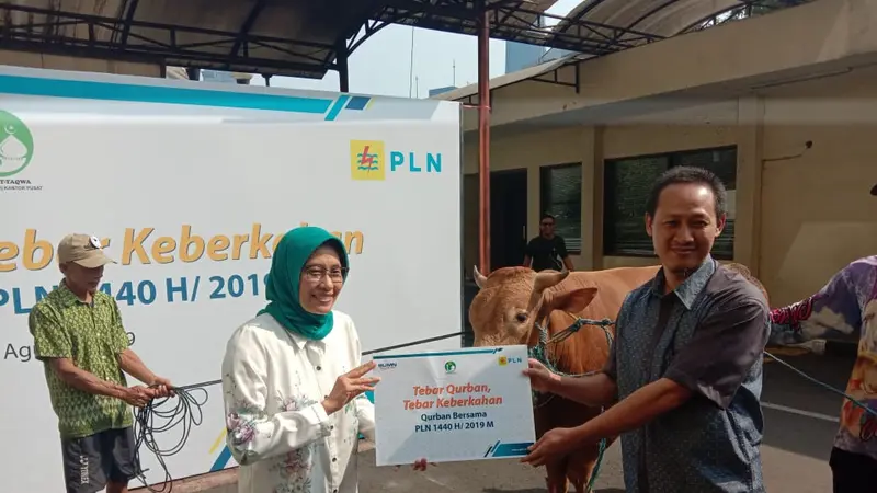 Plt. Dirut PLN Sripeni Inten Cahyani dalam acara Idul Adha di Jakarta.